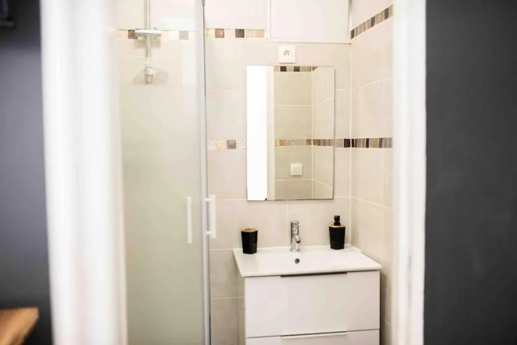 Appartement Tout Equipe Au Coeur Du Vieux Port Marseille Apartment